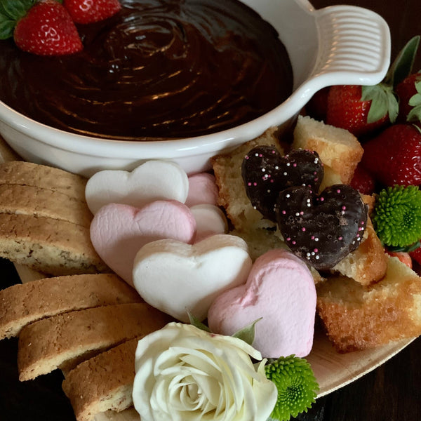 Ready-to-heat chocolate fondue in a Kraft box with fruit, cake, sweets and a ceramic dish to keep. Serves 4-6 as dessert portions.